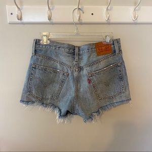 Levi’s 501 shorts wave line
